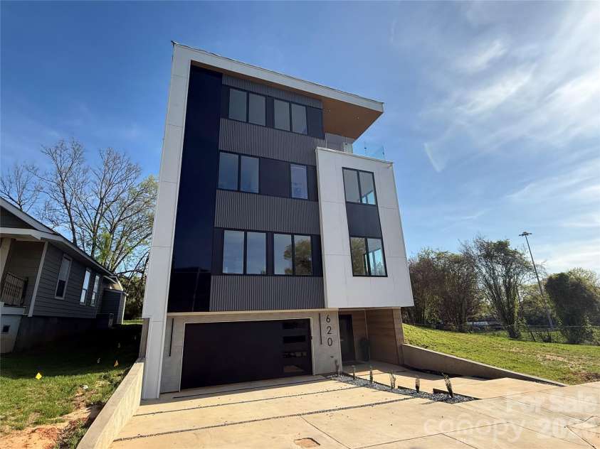 620 Cross Trail Drive, Charlotte, NC 28204.  MLS# CAR4362896, YatesRealty ID 19177. 