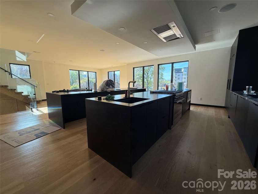 620 Cross Trail Drive, Charlotte, NC 28204.  MLS# CAR4362896, YatesRealty ID 19177. 