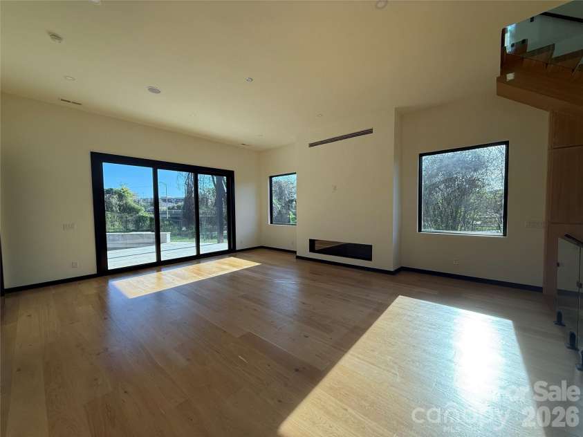 620 Cross Trail Drive, Charlotte, NC 28204.  MLS# CAR4362896, YatesRealty ID 19177. 