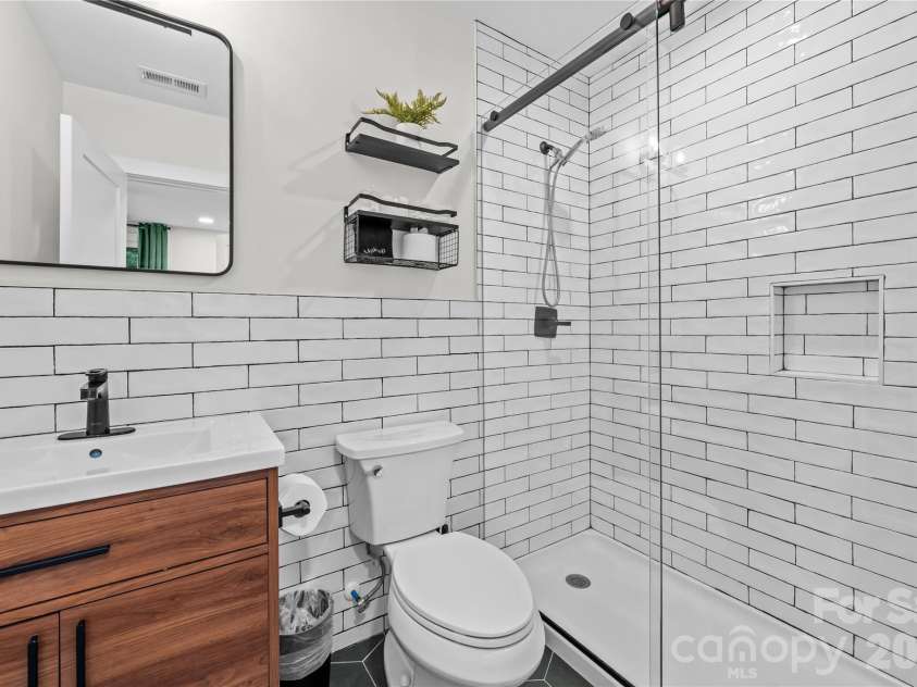 3021 Dogwood Avenue, Charlotte, NC 28206.  MLS# CAR4375732, YatesRealty ID 19178. 