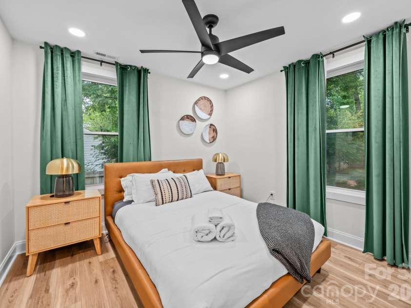 3021 Dogwood Avenue, Charlotte, NC 28206.  MLS# CAR4375732, YatesRealty ID 19178. 