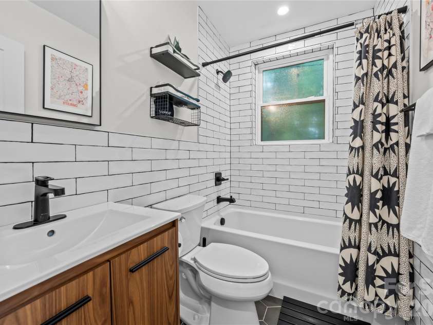 3021 Dogwood Avenue, Charlotte, NC 28206.  MLS# CAR4375732, YatesRealty ID 19178. 