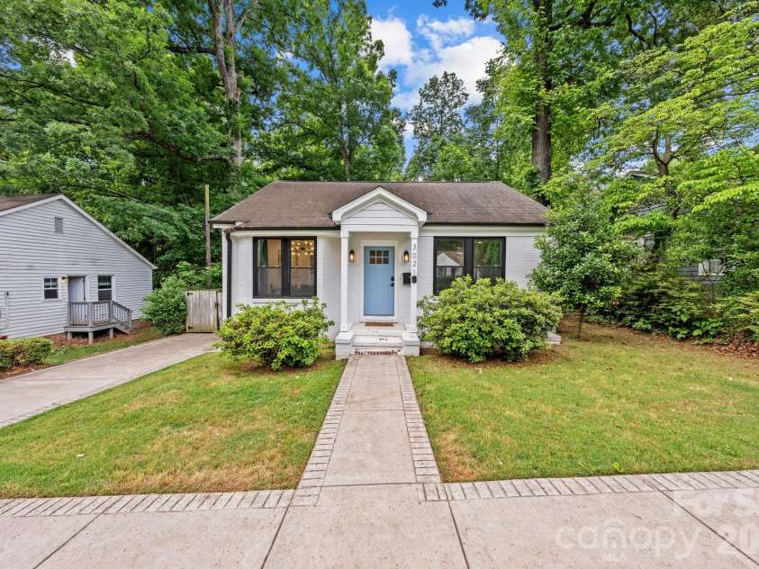 3021 Dogwood Avenue, Charlotte, NC 28206.  MLS# CAR4375732, YatesRealty ID 19178. 
