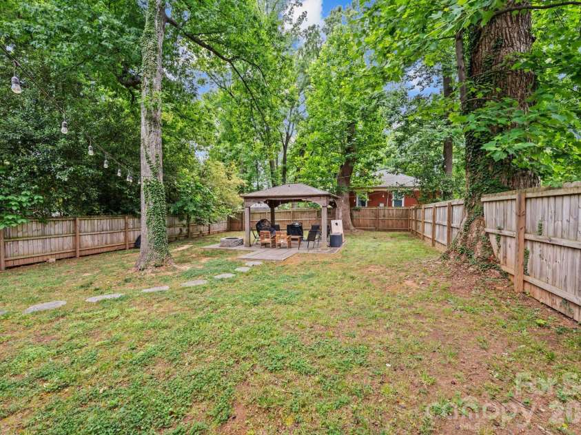 3021 Dogwood Avenue, Charlotte, NC 28206.  MLS# CAR4375732, YatesRealty ID 19178. 