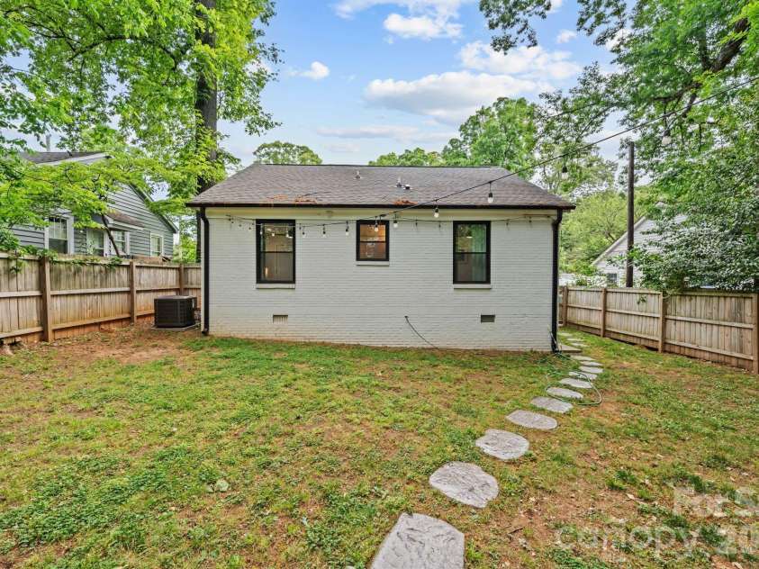 3021 Dogwood Avenue, Charlotte, NC 28206.  MLS# CAR4375732, YatesRealty ID 19178. 