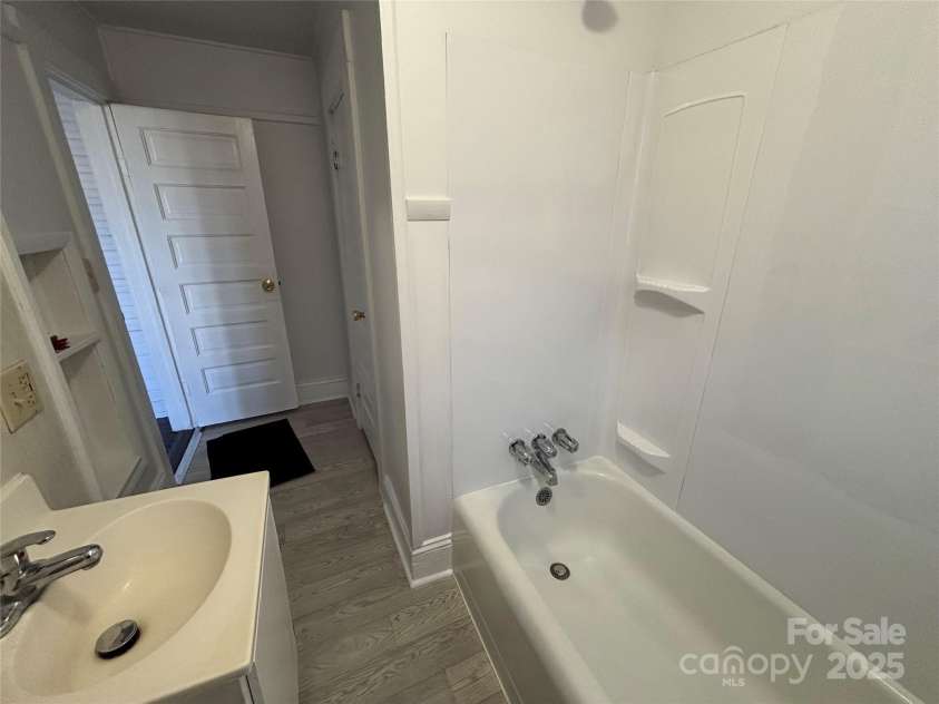 142 26th Street, Hickory, NC 28602.  MLS# CAR4334608, YatesRealty ID 1918. 