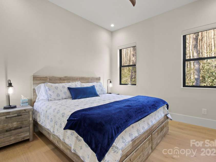 781 Evergreen None, Boone, NC 28607.  MLS# CAR4104063, YatesRealty ID 1918. Jack-and-Jill suite bedroom 1