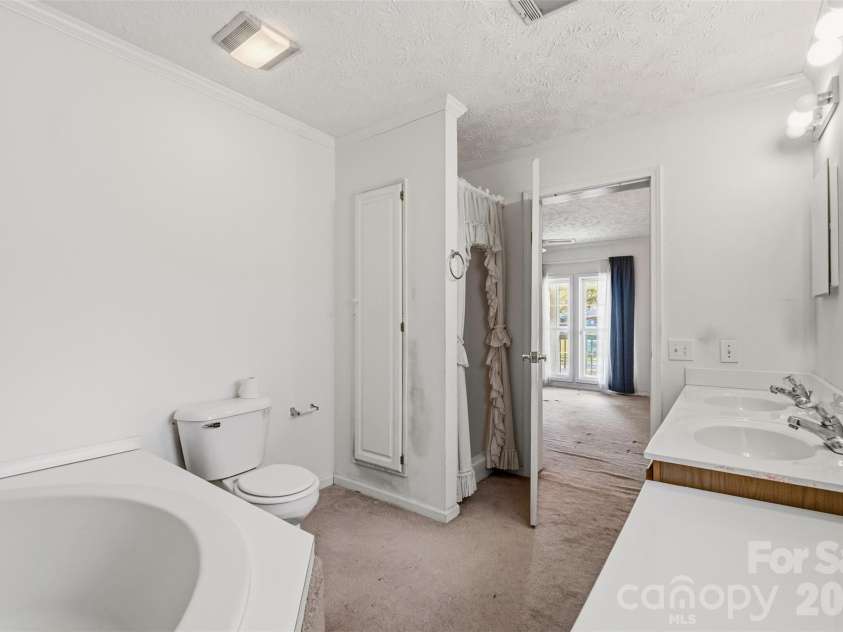 414 West Avenue, Charlotte, NC 28208.  MLS# CAR4363322, YatesRealty ID 19180. 
