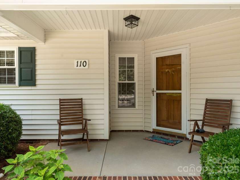 110 Whitehall Drive, Mooresville, NC 28117.  MLS# CAR4268703, YatesRealty ID 19181. 