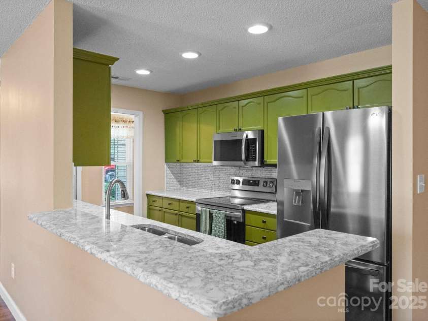 110 Whitehall Drive, Mooresville, NC 28117.  MLS# CAR4268703, YatesRealty ID 19181. 