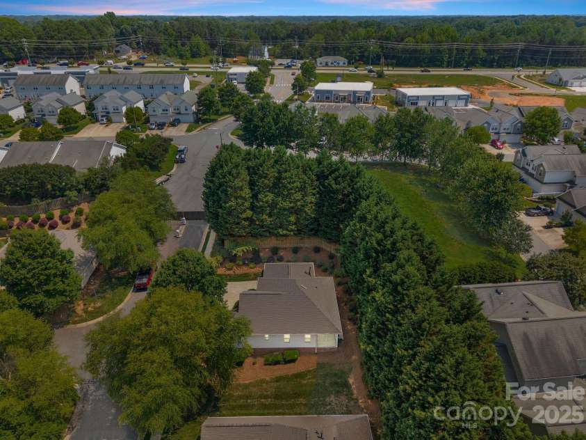 110 Whitehall Drive, Mooresville, NC 28117.  MLS# CAR4268703, YatesRealty ID 19181. 