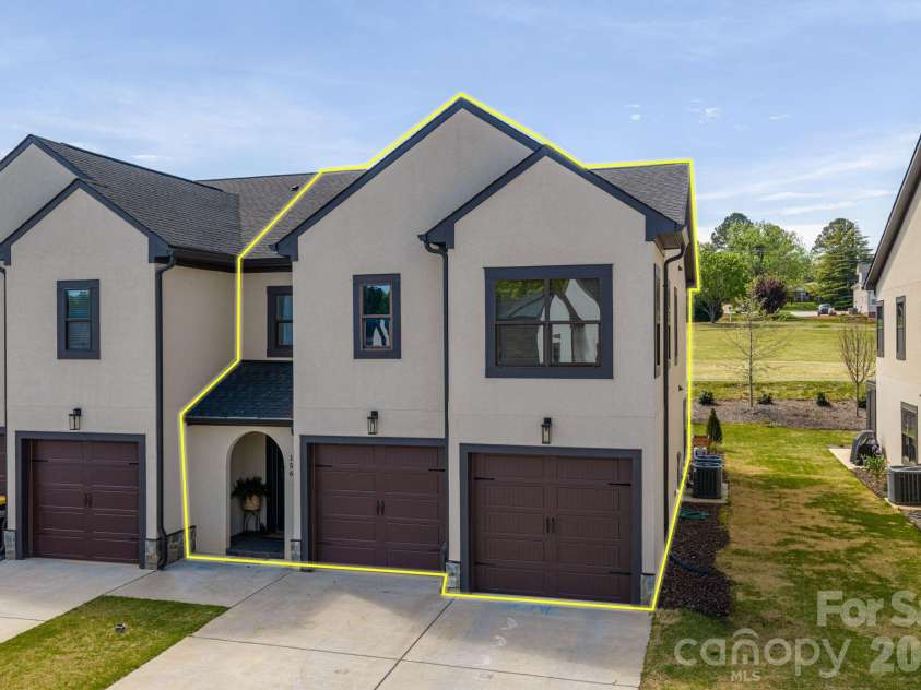 156 Shields Drive, Lincolnton, NC 28092.  MLS# CAR4369252, YatesRealty ID 19181. 
