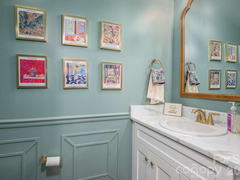 156 Shields Drive, Lincolnton, NC 28092.  MLS# CAR4369252, YatesRealty ID 19181. Half Bath/Powder Room