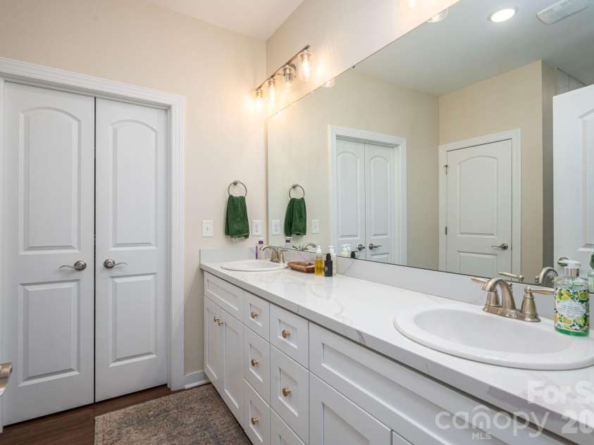156 Shields Drive, Lincolnton, NC 28092.  MLS# CAR4369252, YatesRealty ID 19181. Primary BAth Dual Vanities