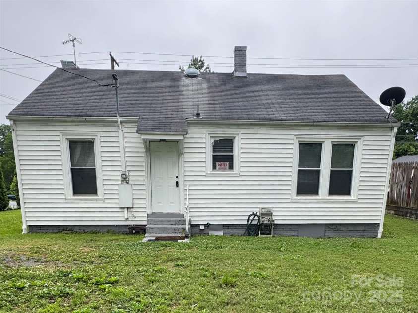 247 Cabarrus Avenue, Concord, NC 28025.  MLS# CAR4255652, YatesRealty ID 19182. 