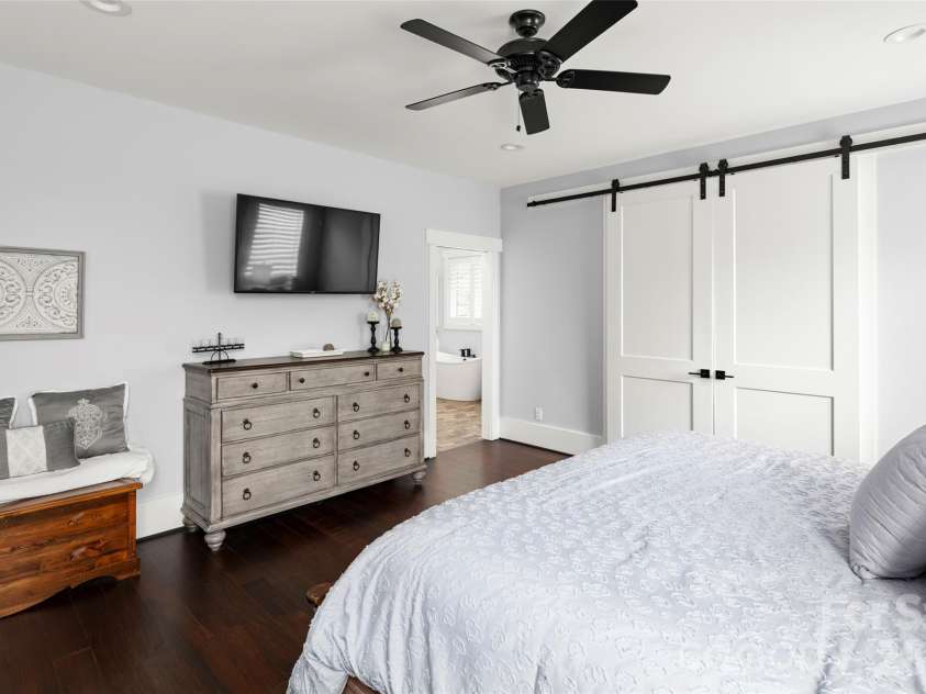 231 Tower Circle, Hendersonville, NC 28739.  MLS# CAR4372970, YatesRealty ID 19183. 