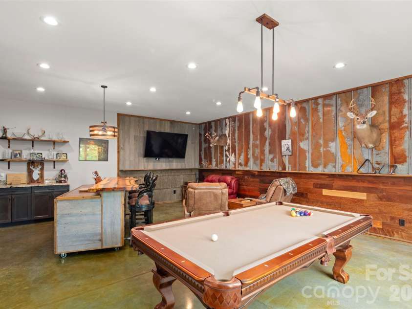 231 Tower Circle, Hendersonville, NC 28739.  MLS# CAR4372970, YatesRealty ID 19183. 