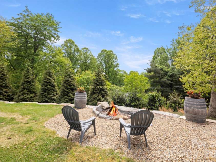 231 Tower Circle, Hendersonville, NC 28739.  MLS# CAR4372970, YatesRealty ID 19183. 
