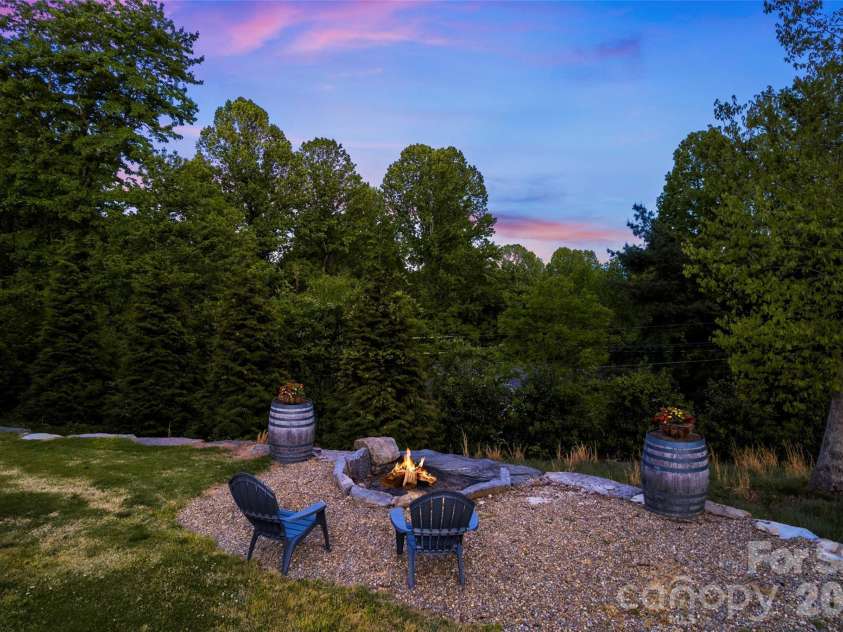 231 Tower Circle, Hendersonville, NC 28739.  MLS# CAR4372970, YatesRealty ID 19183. 