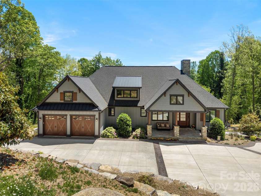 231 Tower Circle, Hendersonville, NC 28739.  MLS# CAR4372970, YatesRealty ID 19183. 