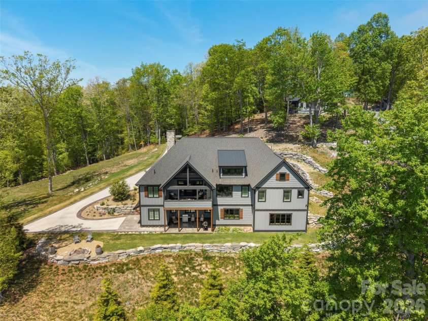 231 Tower Circle, Hendersonville, NC 28739.  MLS# CAR4372970, YatesRealty ID 19183. 