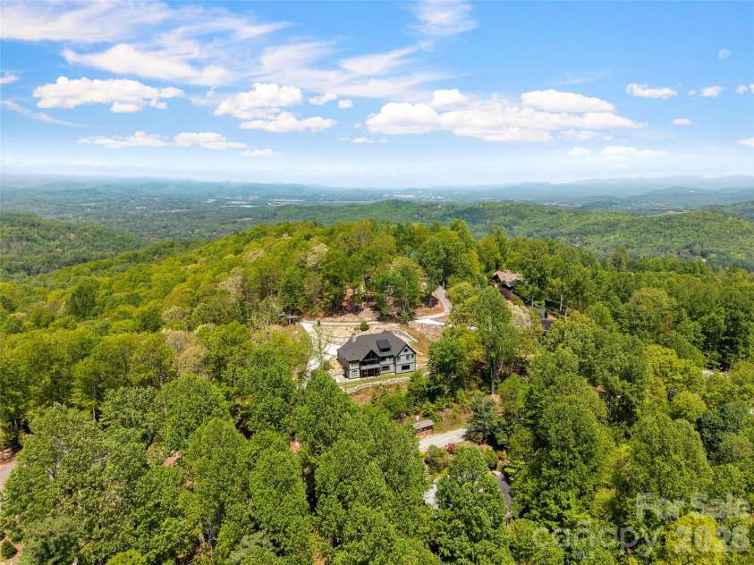 231 Tower Circle, Hendersonville, NC 28739.  MLS# CAR4372970, YatesRealty ID 19183. 