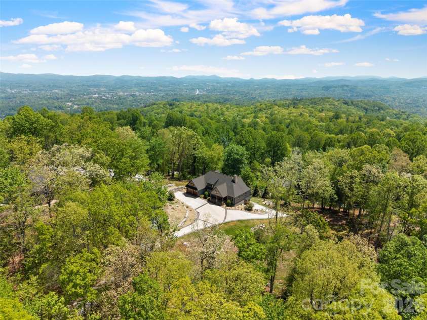 231 Tower Circle, Hendersonville, NC 28739.  MLS# CAR4372970, YatesRealty ID 19183. 