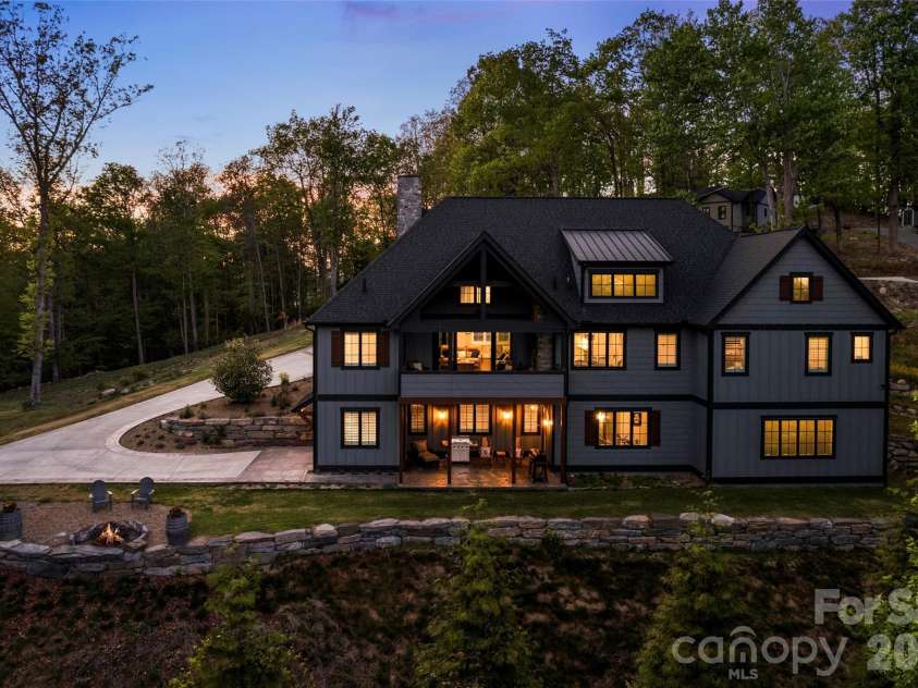 231 Tower Circle, Hendersonville, NC 28739.  MLS# CAR4372970, YatesRealty ID 19183. 