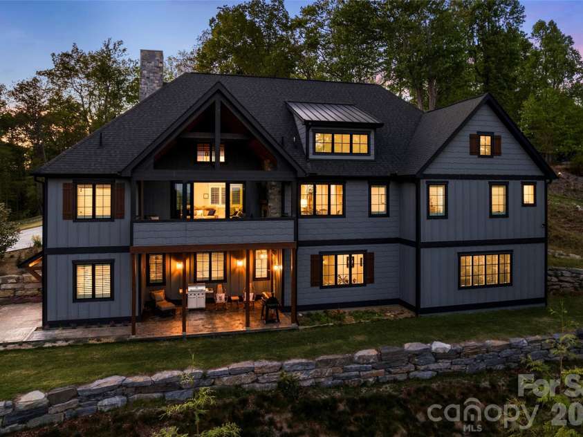 231 Tower Circle, Hendersonville, NC 28739.  MLS# CAR4372970, YatesRealty ID 19183. 