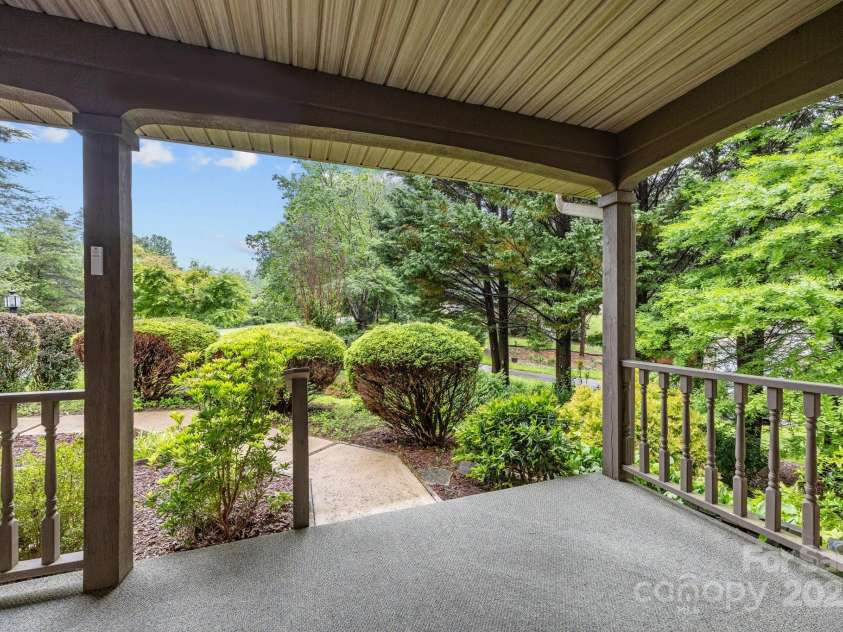 206 Pine Knot Trail, Hendersonville, NC 28739.  MLS# CAR4264692, YatesRealty ID 19185. 