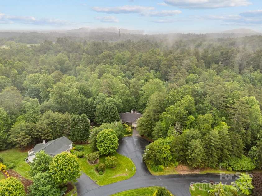 206 Pine Knot Trail, Hendersonville, NC 28739.  MLS# CAR4264692, YatesRealty ID 19185. 