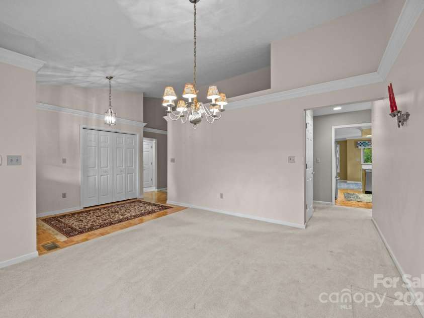 206 Pine Knot Trail, Hendersonville, NC 28739.  MLS# CAR4264692, YatesRealty ID 19185. 