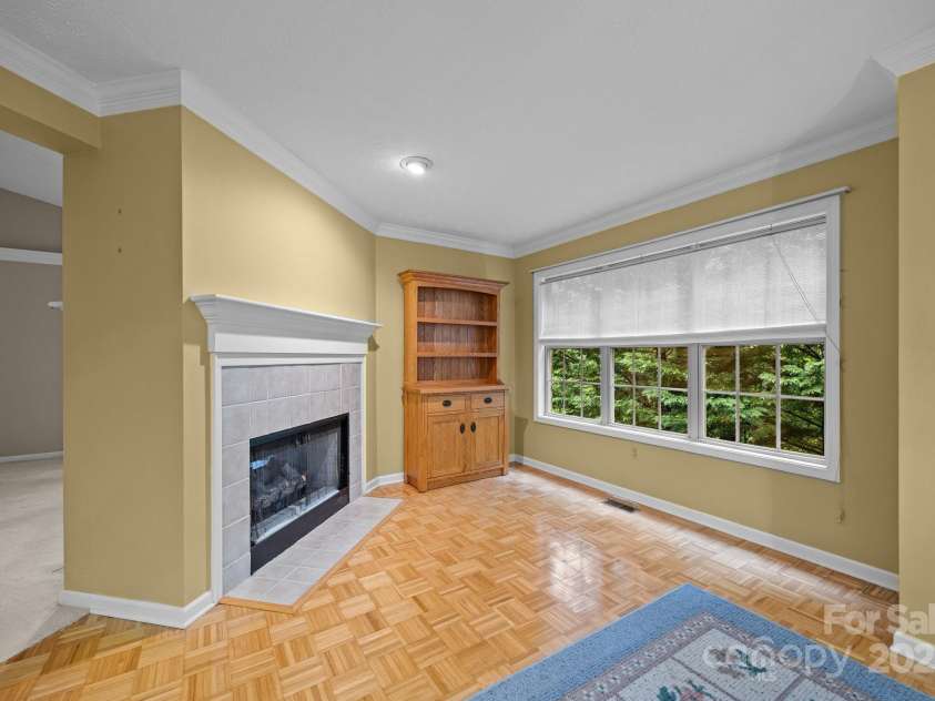 206 Pine Knot Trail, Hendersonville, NC 28739.  MLS# CAR4264692, YatesRealty ID 19185. 