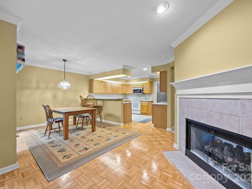 206 Pine Knot Trail, Hendersonville, NC 28739.  MLS# CAR4264692, YatesRealty ID 19185. 