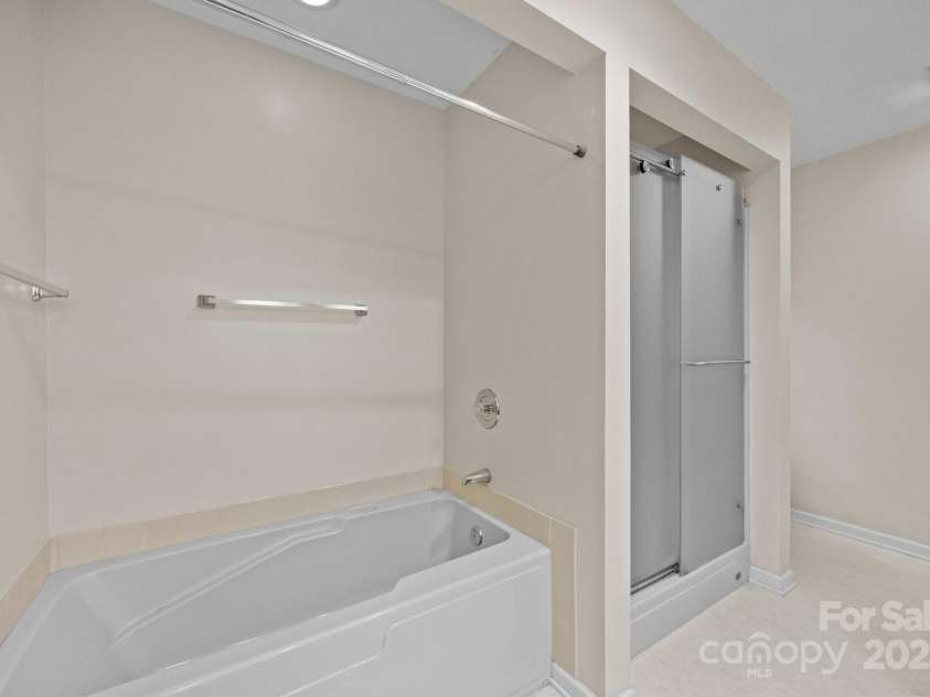 206 Pine Knot Trail, Hendersonville, NC 28739.  MLS# CAR4264692, YatesRealty ID 19185. 