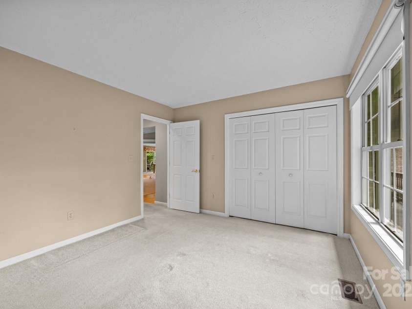 206 Pine Knot Trail, Hendersonville, NC 28739.  MLS# CAR4264692, YatesRealty ID 19185. 