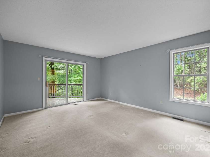 206 Pine Knot Trail, Hendersonville, NC 28739.  MLS# CAR4264692, YatesRealty ID 19185. 