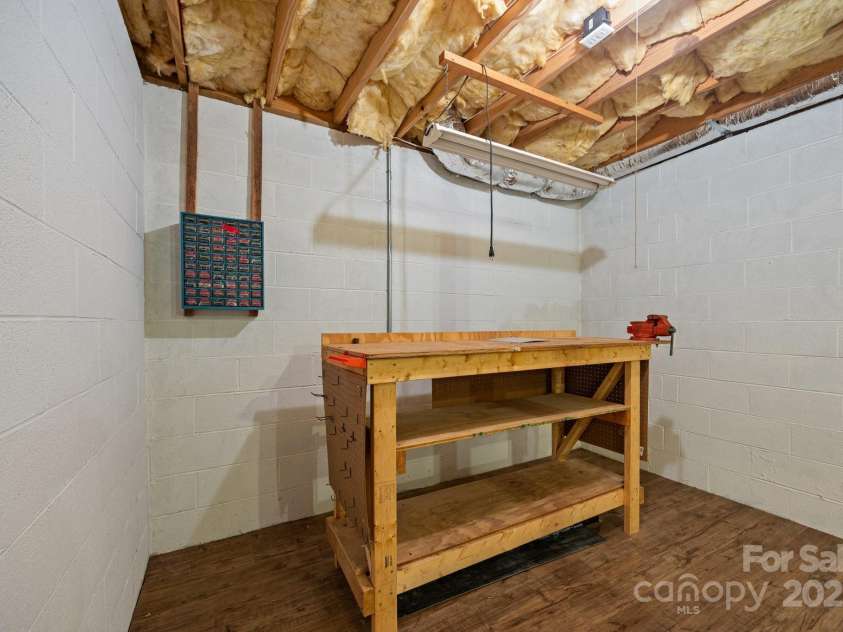 206 Pine Knot Trail, Hendersonville, NC 28739.  MLS# CAR4264692, YatesRealty ID 19185. 