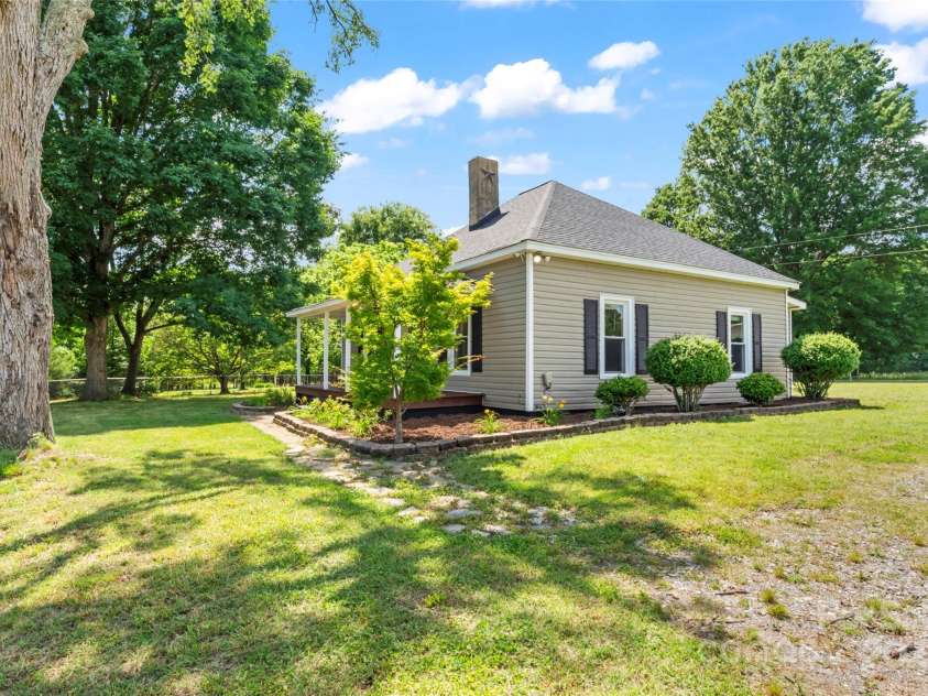 233 Sellars Road, Kings Mountain, NC 28086.  MLS# CAR4263196, YatesRealty ID 19187. 