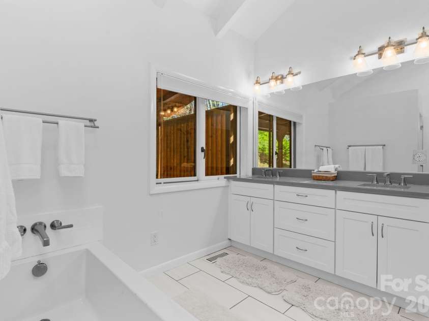 248 Hillcrest Lane, Banner Elk, NC 28604.  MLS# CAR4375067, YatesRealty ID 19187. 