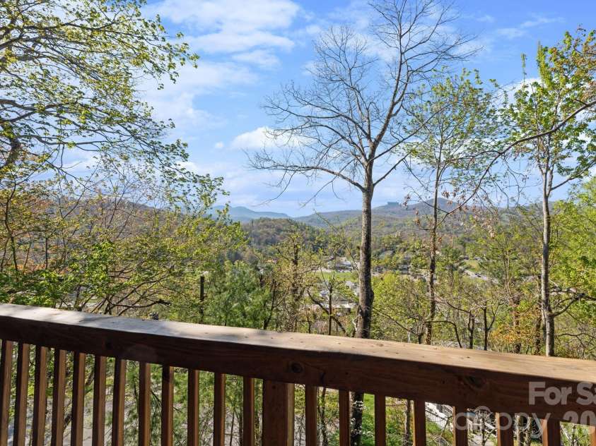 248 Hillcrest Lane, Banner Elk, NC 28604.  MLS# CAR4375067, YatesRealty ID 19187. 