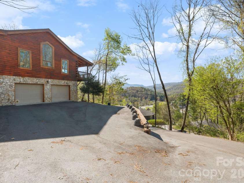 248 Hillcrest Lane, Banner Elk, NC 28604.  MLS# CAR4375067, YatesRealty ID 19187. 