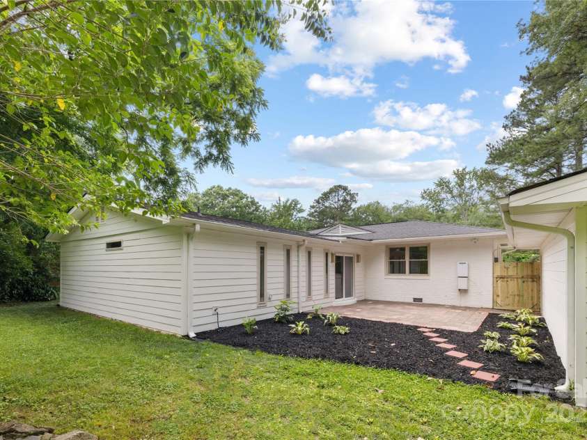 4929 Prentice Place, Charlotte, NC 28210.  MLS# CAR4267587, YatesRealty ID 19189. 