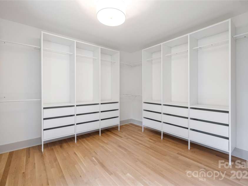 4929 Prentice Place, Charlotte, NC 28210.  MLS# CAR4267587, YatesRealty ID 19189. Extra large primary closet