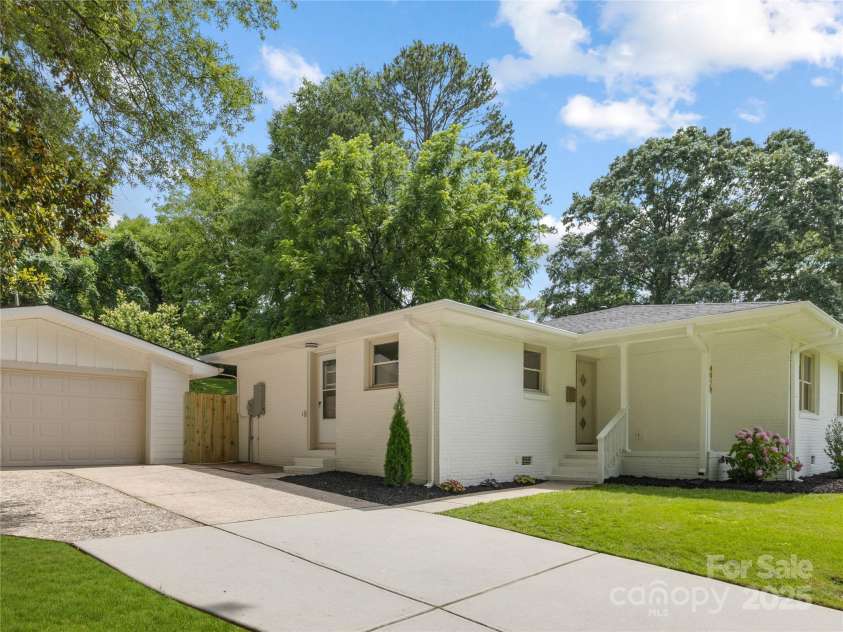 4929 Prentice Place, Charlotte, NC 28210.  MLS# CAR4267587, YatesRealty ID 19189. Plenty of parking