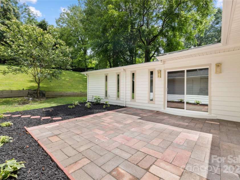 4929 Prentice Place, Charlotte, NC 28210.  MLS# CAR4267587, YatesRealty ID 19189. Private patio