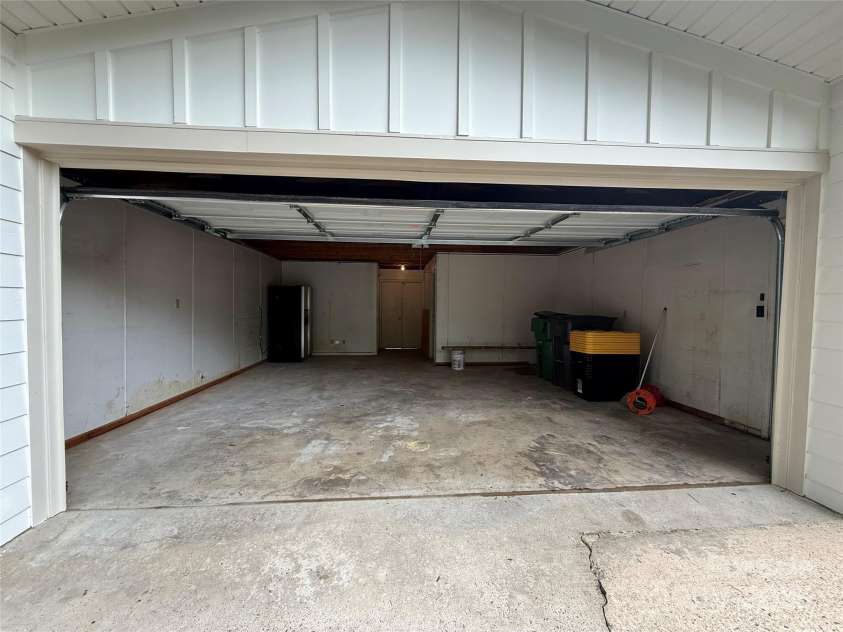 4929 Prentice Place, Charlotte, NC 28210.  MLS# CAR4267587, YatesRealty ID 19189. Spacious two car garage