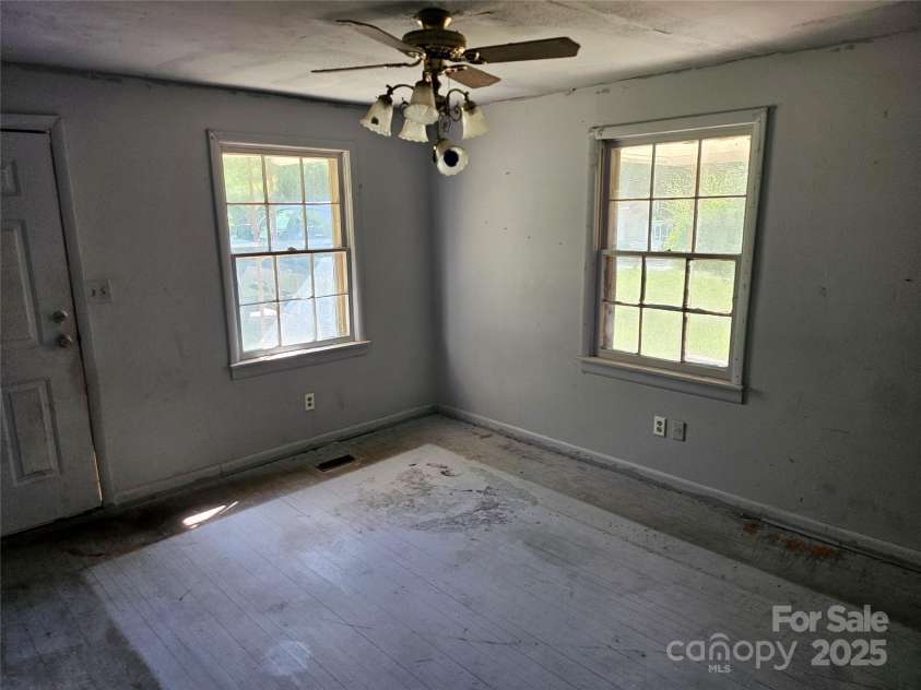 211 Putnam Street, Shelby, NC 28152.  MLS# CAR4265412, YatesRealty ID 19190. 