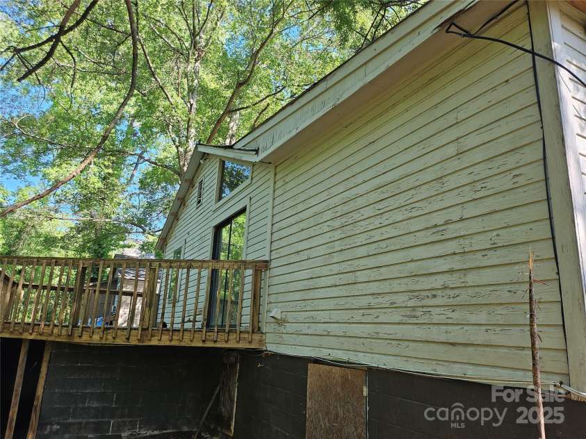 211 Putnam Street, Shelby, NC 28152.  MLS# CAR4265412, YatesRealty ID 19190. 