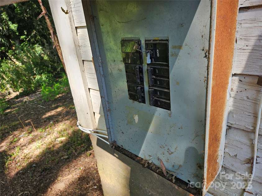 211 Putnam Street, Shelby, NC 28152.  MLS# CAR4265412, YatesRealty ID 19190. 